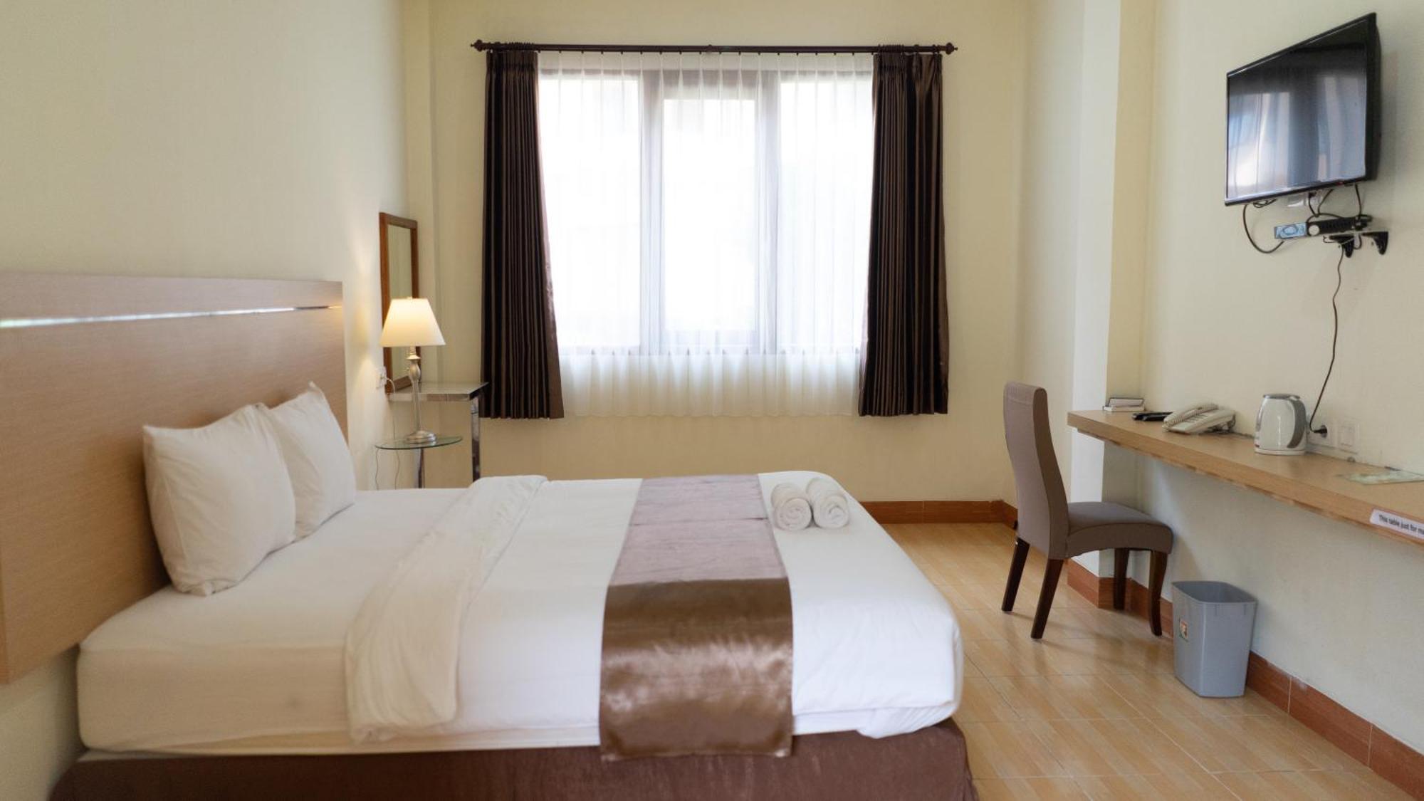 Revayah Hotels Ruteng Eksteriør billede