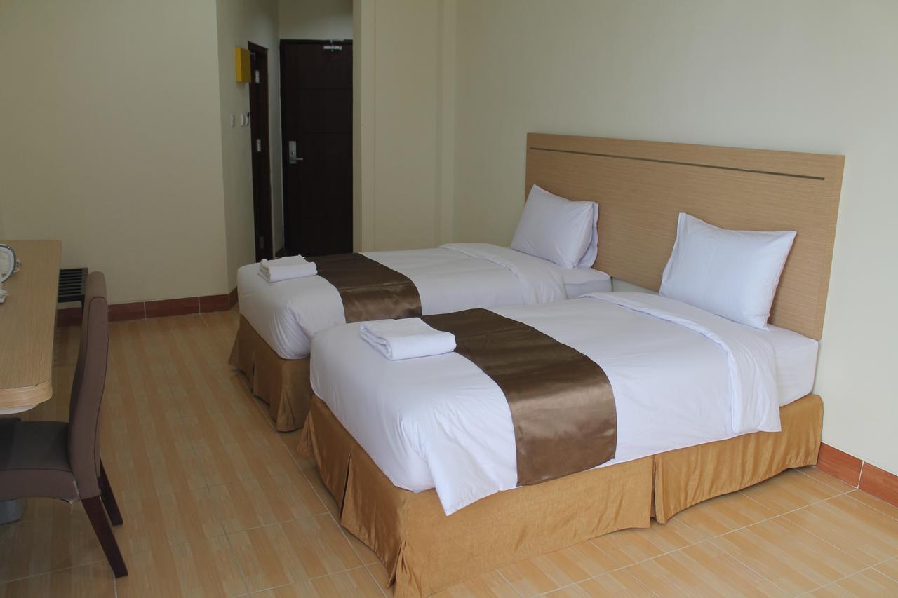 Revayah Hotels Ruteng Eksteriør billede