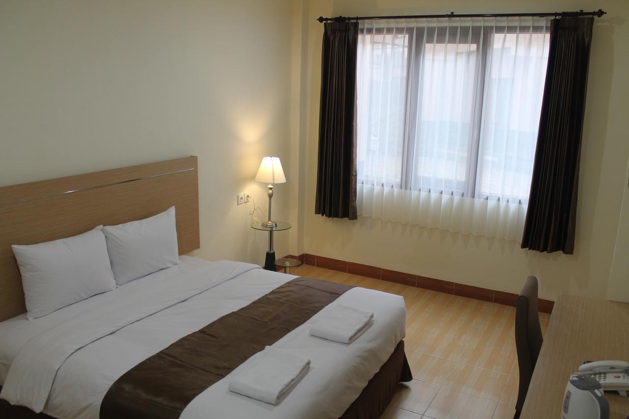Revayah Hotels Ruteng Eksteriør billede