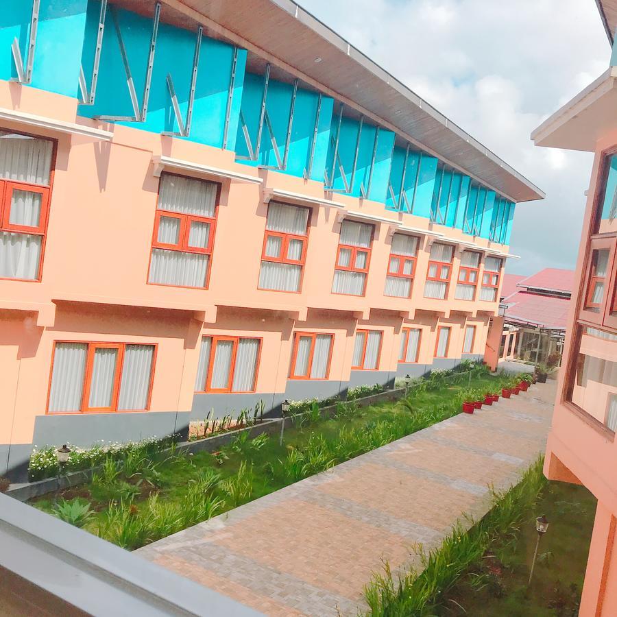 Revayah Hotels Ruteng Eksteriør billede